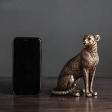 Load image into Gallery viewer, Vintage Cheetah Statue

